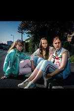 Watch Three Girls 2KMovies