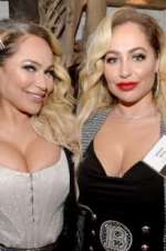 Watch Darcey & Stacey 2KMovies