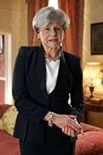 Watch Tracey Breaks the News 2KMovies